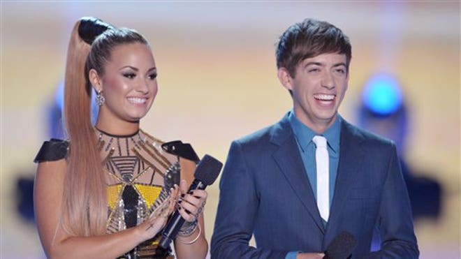 TEEN CHOICE AWARDS 2012.jpg